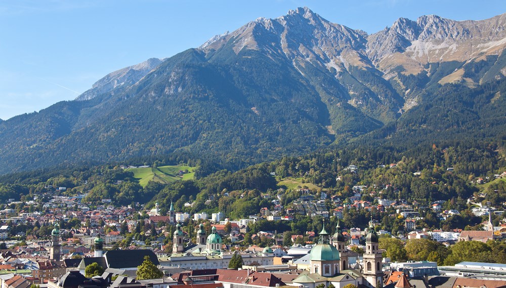 In der Stadt Innsbruck werden viele verschiedene Sprachen gesprochen. Die Videobotschaften sollen so viele wie möglich abbilden und auf die Covid-19 Impfung aufmerksam machen.