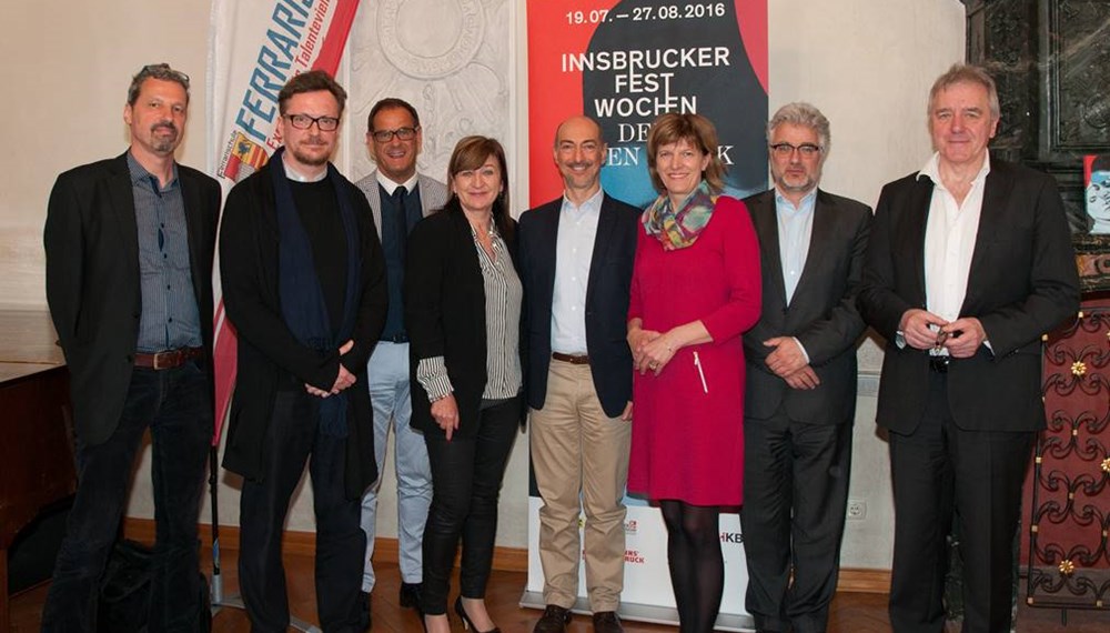 Bei der Pressekonferenz zur Programmpräsentation der Festwochen der Alten Wochen (v.r.): Dirigent Howard Arman, Opern-Produktionsleiter Dieter Senft, Bürgermeisterin Christine Oppitz-Plörer, Intendant Alessandro De Marchi, Landesrätin Beate Palfrader, Ferrarischule-Direktor Manfred Jordan, Bariton Georg Nigl, Kontrabassist Walter Rumer