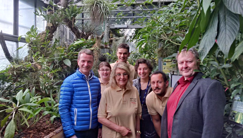 Vizebürgermeister Christoph Kaufmann eröffnete die Reptilienausstellung im Botanischen Garten in Innsbruck. Organisiert wird die sehenswerte Ausstellung von den Reptilienfreunde-Tirol und läuft noch bis zum 07. Mai 2016.