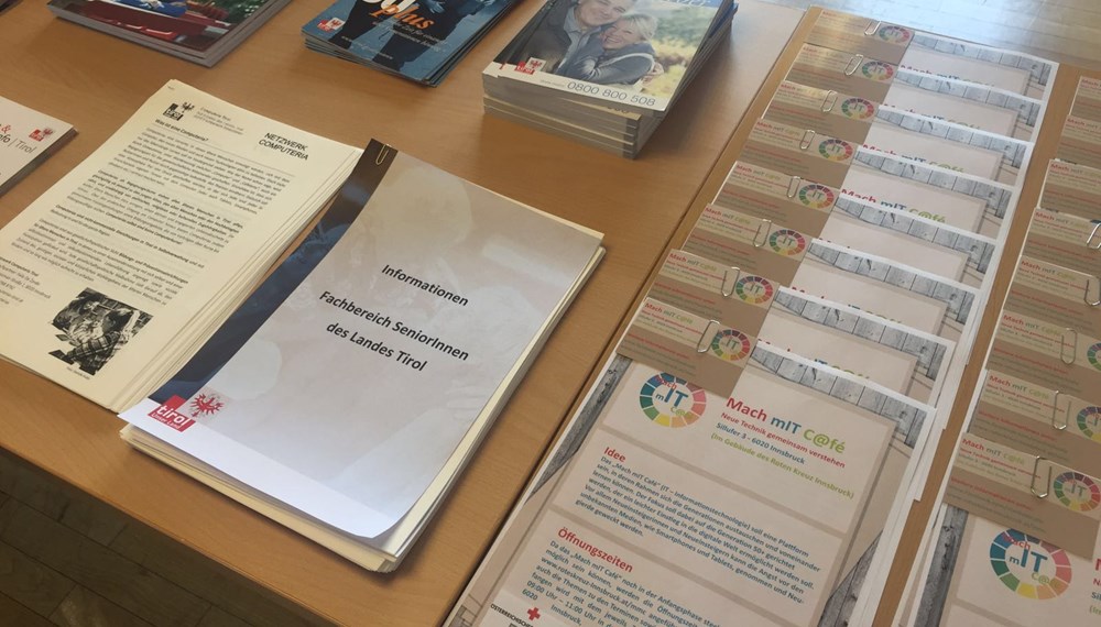 Gemeinsam besuchten Landesrätin Dr. Beate Palfrader, Bürgermeisterin Mag. Christine Oppitz –Plörer und Vizebürgermeister und Seniorenreferent Christoph Kaufmann die Eröffnung des „Mach mit Cafes“ des Roten Kreuz. Der Generation 50+ soll dort ein leichter Einstieg in die digitale Welt ermöglicht werden. Vor allem die Angst vor den unbekannten Medien, wie Smartphones und Tablets, soll den Besucherinnen und Besuchern genommen werden. Nähere Info bei der Freiwilligen Rettung Innsbruck, Sillufer 3.