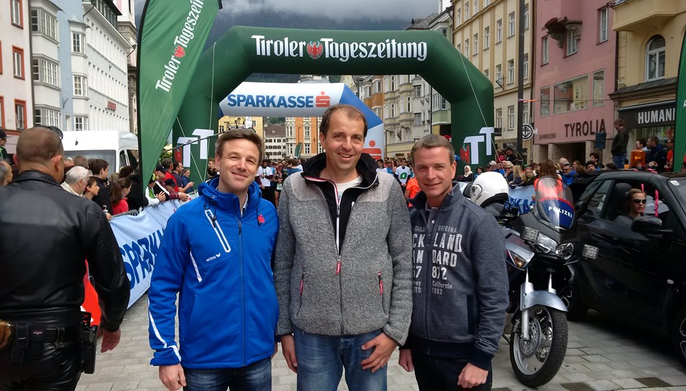 Vizebürgermeister und Sportreferent Christoph Kaufmann gab gemeinsam mit Sparkassen Marketing-Leiter Stefan Lahartinger den Startschuss für den 32. Innsbrucker Stadtlauf. Außerdem sprach er seinen Dank an die Turnerschaft Innsbruck Sektion Laufen, unter der Führung von Dieter Hoffmann, für die perfekte Organisation aus.