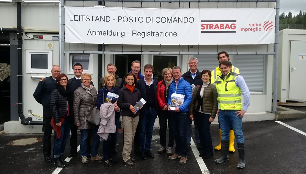 Auf Initiative von Vizebürgermeister und Feuerwehrreferent Christoph Kaufmann besuchten VertreterInnen des Innsbrucker Gemeinderates und der städtischen Verwaltung die Baustelle des Brenner Basistunnels. Derzeit entsteht zwischen Innsbruck und Franzensfeste die längste unterirdische Eisenbahnverbindung der Welt. Der 64 km lange Brenner Basistunnel bietet eine attraktive Alternative für den Güterverkehr und eröffnet dem Personenverkehr eine völlig neue Dimension des Reisens.