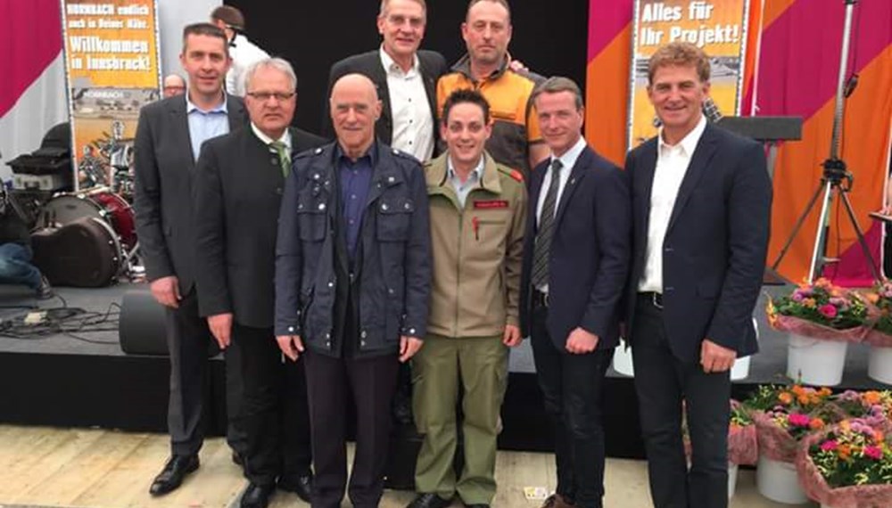 Vizebürgermeister Christoph Kaufmann eröffnete gemeinsam mit Wirtschaftskammerpräsident Jürgen Bodenseer und Rums Bürgermeister Edgar Kopp den Hornbach Baumarkt in Neu Rum .