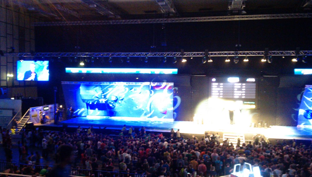 Gemeinsam mit ÖWK-Präsident Eugen Burtscher, Landeshauptmann-Stellvertreter ÖR Josef Geisler und KVÖ-Geschäftsführer Michael Schöpf besuchte Vizebürgermeister und Sportreferent Christoph Kaufmann den Boulder-Weltcup in der Olympiaworld . Über 3.500 ZuschauerInnen besuchten das spannende Sportevent.