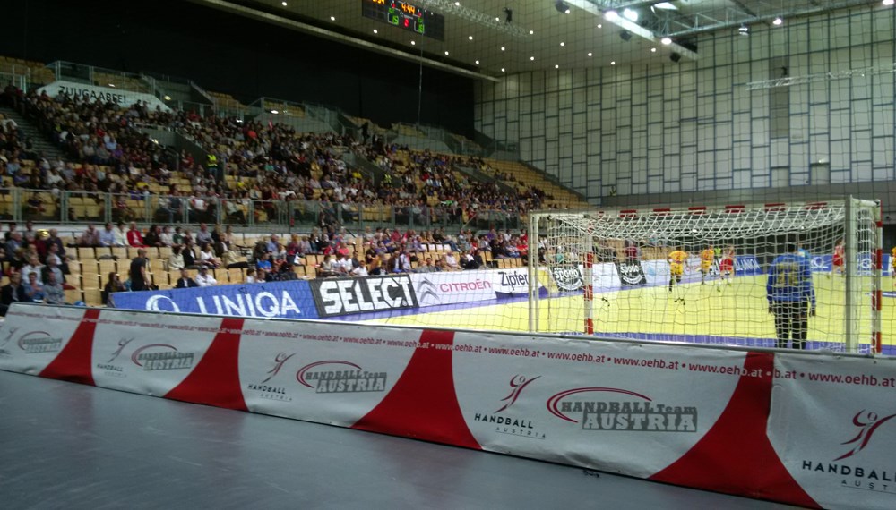 Vizebürgermeister und Sportreferent Christoph Kaufmann besuchte gemeinsam mit SVO-Präsident Mag. Andreas Seeböck das Damen Handball Länderspiel Österreich gegen Spanien. Vor ca. 1000 Fans verloren die Österreicherinnen mit 26:33.