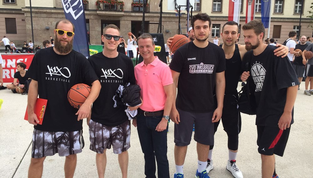 Sportreferent Vizebürgermeister Christoph Kaufmann eröffnete am 18. Juni das Street Jam Festival am Landhausplatz. Über 20 Teams waren bei den spektakulären Streetball Turnieren heuer mit dabei. Durch die Veranstaltung wird dem Basketballsport eine öffentliche Bühne mitten in der Stadt geboten und der Sport gefördert.