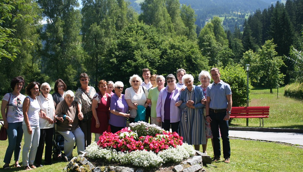 Vizebürgermeister und SeniorInnenreferent Christoph Kaufmann besuchte die Innsbrucker SeniorInnen in Westendorf: Die Stadt Innsbruck bietet ihren SeniorInnen alljährlich die Möglichkeit einen Erholungsurlaub in Westendorf zu verbringen. Damit können die Innsbrucker SeniorInnen schöne Urlaubstage in geselligem Kreis, bei bester Verpflegung und netter Begleitung verbringen. Nähere Informationen im Referat Frauen, Familien und SeniorInnen, Frau Uschi Klee, +43 512 5360 4202