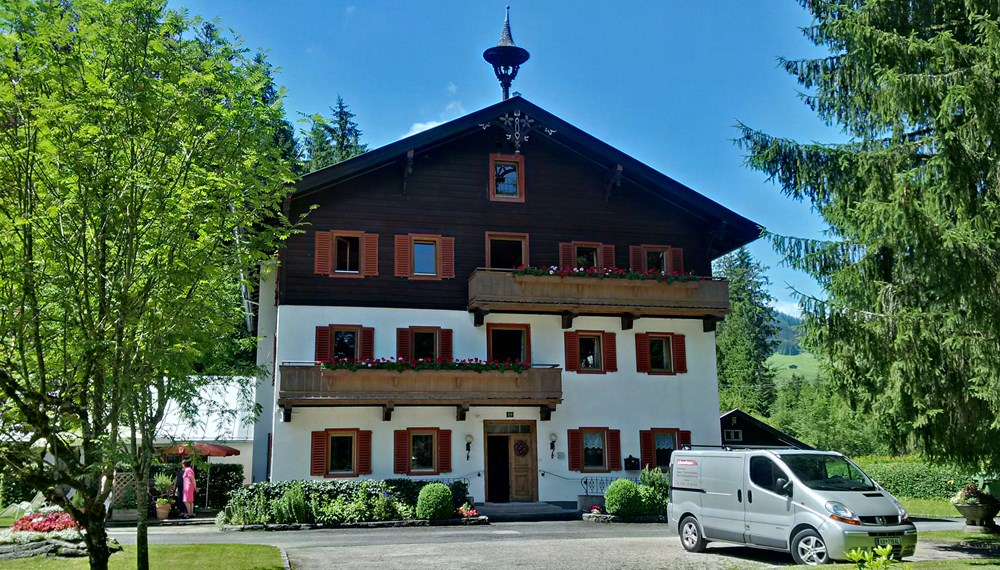 Vizebürgermeister und SeniorInnenreferent Christoph Kaufmann besuchte die Innsbrucker SeniorInnen in Westendorf: Die Stadt Innsbruck bietet ihren SeniorInnen alljährlich die Möglichkeit einen Erholungsurlaub in Westendorf zu verbringen. Damit können die Innsbrucker SeniorInnen schöne Urlaubstage in geselligem Kreis, bei bester Verpflegung und netter Begleitung verbringen. Nähere Informationen im Referat Frauen, Familien und SeniorInnen, Frau Uschi Klee, +43 512 5360 4202