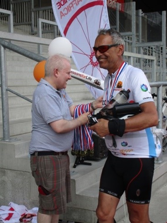 Kurt Plangger nahm mit dem UPC Team Schweiz/Österreich bei der "Big Ride for Africa"-Tour teil. Die Tour startete in Zürich und führte über Straßburg, Mannheim, Köln und Antwerpen bis nach Eidhoven. Insgesamt bewältigten sie 1.009 Kilometer und 5.700 Höhenmeter mit dem Fahrrad. Alle Teilnehmer bekamen eine Medaille als Erinnerung und Anerkennung für die Fahrt. Die Spendensumme für das UPC Team Schweiz/Österreich sieht man unter www.upc.at/bigride und liegt mit 07.07.2016 bei 59.400,- Euro.