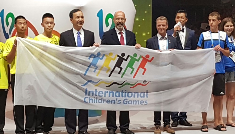 Mit einer großartigen Feier wurden am 12. Juli die 50. International Children’s Summer Games eröffnet. Innsbrucks Vizebürgermeister und Sportreferent Christoph Kaufmann übergab offiziell die ICG-Fahne an den Bürgermeister von New Taipei City. Die feierliche Eröffnung der 50. International Children’s Games erfolgte durch ICG-Präsident Thorsten Rasch.‎ Am Mittwoch durfte sich bereits der erste Athlet aus Innsbruck über eine Medaille freuen: Philipp Ploberger von der Taekwondo Schule Innsbruck gewann in der Gewichtsklasse bis 45 Kilogramm die Bronzemedaille.