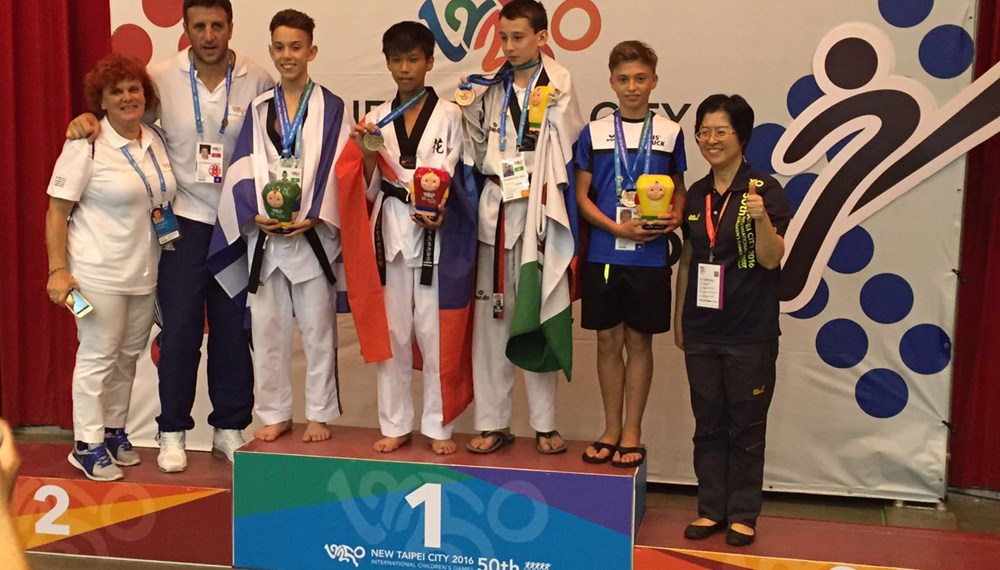 Mit einer großartigen Feier wurden am 12. Juli die 50. International Children’s Summer Games eröffnet. Innsbrucks Vizebürgermeister und Sportreferent Christoph Kaufmann übergab offiziell die ICG-Fahne an den Bürgermeister von New Taipei City. Die feierliche Eröffnung der 50. International Children’s Games erfolgte durch ICG-Präsident Thorsten Rasch. Am Mittwoch durfte sich bereits der erste Athlet aus Innsbruck über eine Medaille freuen: Philipp Ploberger von der Taekwondo Schule Innsbruck gewann in der Gewichtsklasse bis 45 Kilogramm die Bronzemedaille.