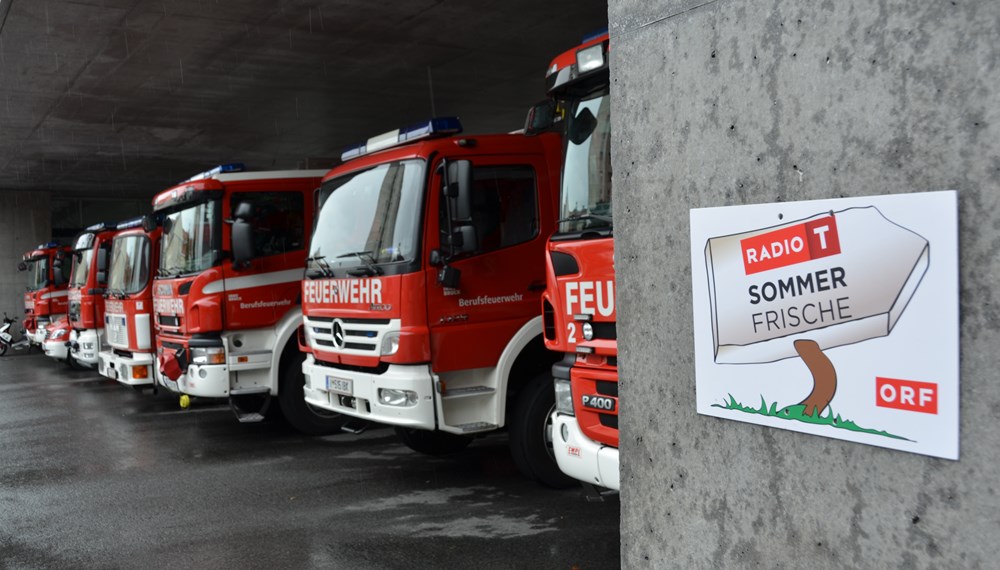 ORF Radio Tirol Sommerfrische zu Gast bei der Berufsfeuerwehr Innsbruck: Groß und Klein hatten sichtlich Spaß beim "Blaulichttag"