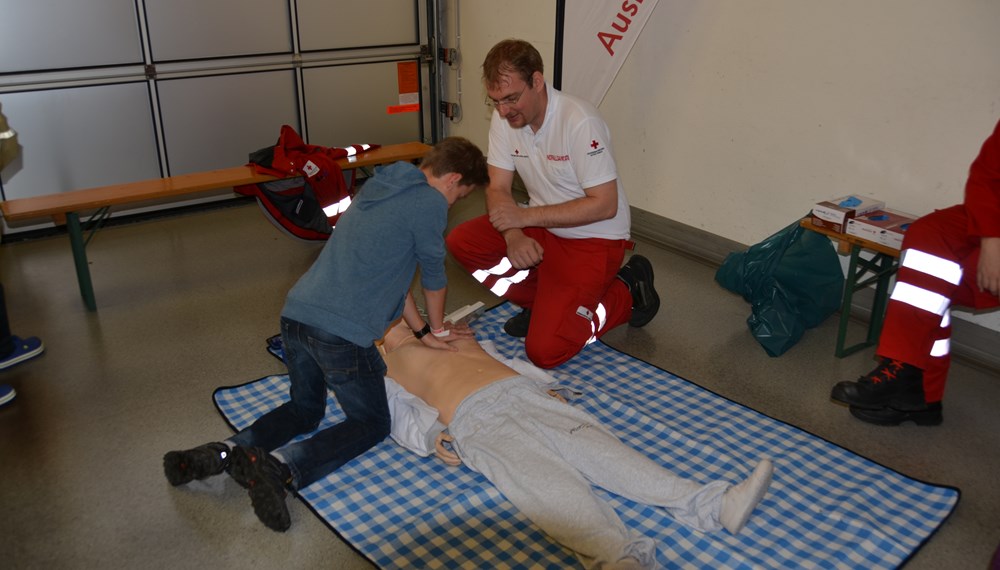 ORF Radio Tirol Sommerfrische zu Gast bei der Berufsfeuerwehr Innsbruck: Groß und Klein hatten sichtlich Spaß beim "Blaulichttag"