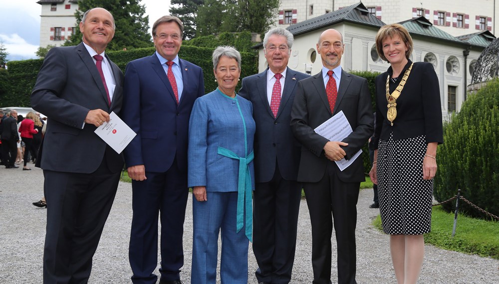 Am 12. August wurden die Innsbrucker Festwochen der Alten Musik feierlich eröffnet. Am Bild: Mag. Wolfgang Sobotka (Bundesminister für Inneres), Landeshauptmann Günther Platter, Bundespräsident a.D. Dr. Heinz Fischer mit Gattin Margit, Alessandro De Marchi (Künstlerischer Leiter der Innsbrucker Festwochen), Innsbrucks Bürgermeisterin Mag.a Christine Oppitz-Plörer.