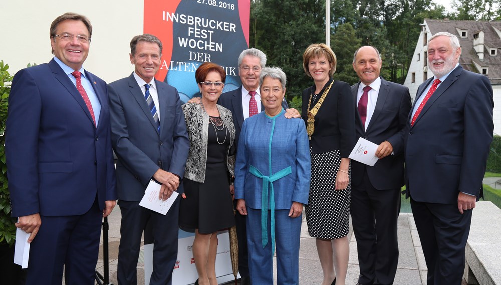 Am 12. August wurden die Innsbrucker Festwochen der Alten Musik feierlich eröffnet. Am Bild: Mag. Wolfgang Sobotka (Bundesminister für Inneres), Landeshauptmann Günther Platter, Bundespräsident a.D. Dr. Heinz Fischer mit Gattin Margit, Alessandro De Marchi (Künstlerischer Leiter der Innsbrucker Festwochen), Innsbrucks Bürgermeisterin Mag.a Christine Oppitz-Plörer.