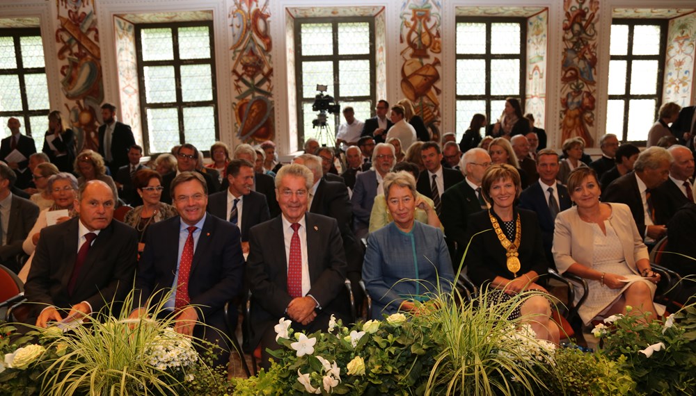 Am 12. August wurden die Innsbrucker Festwochen der Alten Musik feierlich eröffnet. Am Bild: Mag. Wolfgang Sobotka (Bundesminister für Inneres), Landeshauptmann Günther Platter, Bundespräsident a.D. Dr. Heinz Fischer mit Gattin Margit, Alessandro De Marchi (Künstlerischer Leiter der Innsbrucker Festwochen), Innsbrucks Bürgermeisterin Mag.a Christine Oppitz-Plörer.