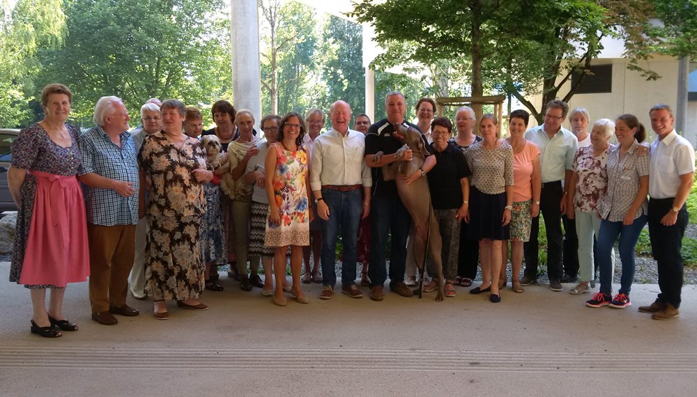 Am Sonntag wurde Pfarrer Hudson Lima Duarte offiziell von der Pfarre St. Pius X im Stadtteil Neu Arzl /Olympisches Dorf durch Vizebürgermeister Christoph Kaufmann, VNO Präsident Friedl Ludescher und Vertretern des Pfarrkirchenrates sowie Pfarrgemeinderates verabschiedet. Pfarrer Hudson wird ab 01. September 2016 den Seelsorgeraum Saggen/Mühlau/Arzl leiten. Wir wünschen ihm alles Gute für seine neue Herausforderung!