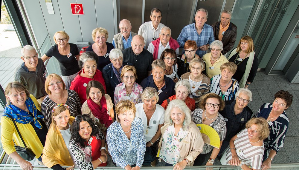 Die Damen und Herren des Soroptimist Clubs Rheinthal (Bregenz) und die Schwestern aus Piacenza (ITA) waren bei Bürgermeisterin Christine Oppitz-Plörer (1. Reihe, Mitte) zu Besuch im Rathaus. Soroptimist International ist eine 1921 gegründete weltweite Organisation berufstätiger Frauen, die es sich zum Ziel gesetzt hat, durch Serviceprojekte die Menschenrechte und die Stellung der Frauen in der Gesellschaft zu fördern und zu stärken. Soroptimist International ist die weltweit größte Frauenorganisation.