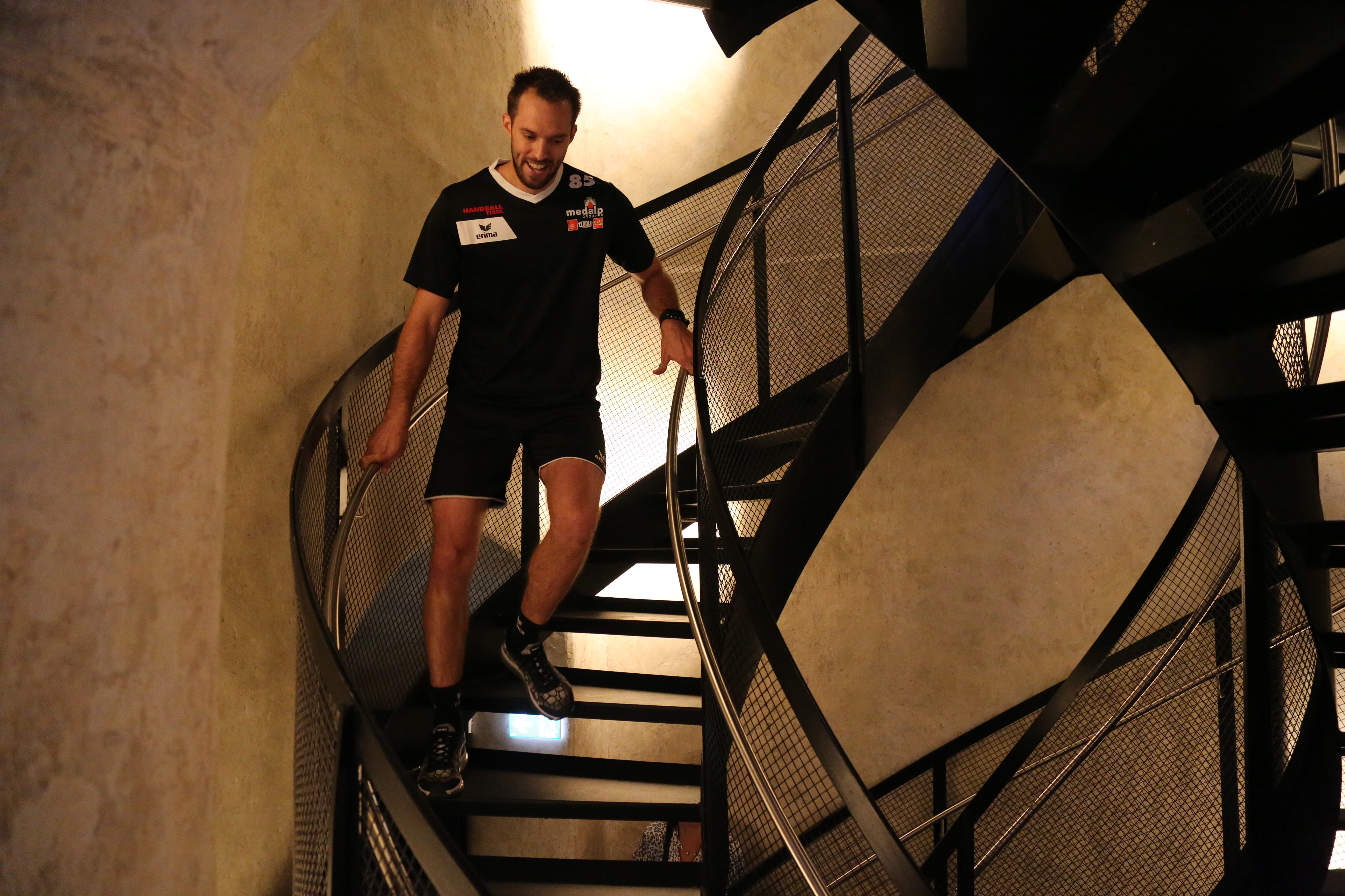 266 neue Stufen in über 500 Jahre altem Turm | Innsbruck ...