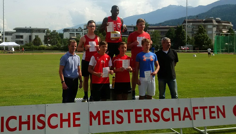 Bei strahlend blauem Himmel fand auf der Universitätssportanlage (USI) in Innsbruck am Samstag und Sonntag, 10. und 11. September, die Österreichische Leichtathletik-Meisterschaft für die Altersklassen U16 und U20 statt. Insgesamt starteten rund 400 StarterInnen aus 78 Vereinen aus Österreich. Vizebürgermeister und Sportreferent Christoph Kaufmann bedankte sich anlässlich der Eröffnung bei Hermann Juen und seinen Team von der Turnerschaft Innsbruck, Sektion Leichtathletik, die diesen Wettkampf möglich machten.