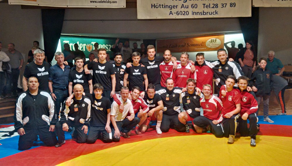 Spannend ging es beim Saisonhighlight des AC Hötting gegen AC Vollkraft Arzl im Vereinsheim Hötting zu. Nach einem aufregenden Wettkampfabend setzt sich Hötting als Sieger durch. Neben zahlreichen Ehrengästen nahm auch Innsbrucks Sportreferent Vizebürgermeister Christoph Kaufmann teil.