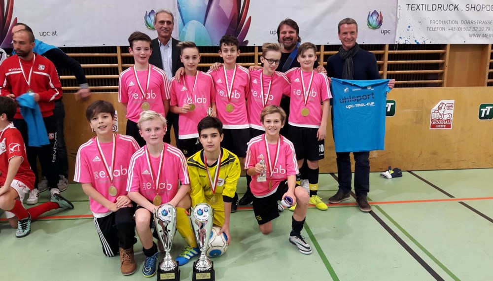 Beim UPC-Tirol-Cup 2016 in der Sporthalle Hötting West jubelte in der Kategorie U13 der SVI über den Turniersieg. Vizebürgermeister und Sportreferent Christoph Kaufmann bedankte sich persönlich beim Turnierveranstalter FC Union Innsbruck unter der Führung von Obmann Herbert Lehner und seinem Team für die perfekte Organisation.