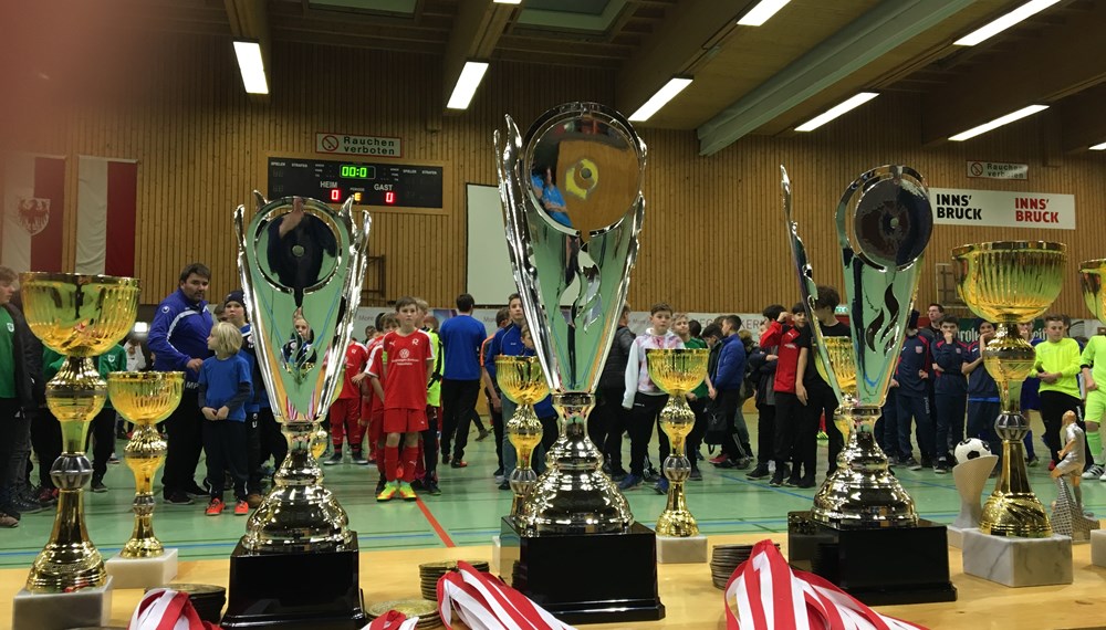 Beim UPC-Tirol-Cup 2016 in der Sporthalle Hötting West jubelte in der Kategorie U13 der SVI über den Turniersieg. Vizebürgermeister und Sportreferent Christoph Kaufmann bedankte sich persönlich beim Turnierveranstalter FC Union Innsbruck unter der Führung von Obmann Herbert Lehner und seinem Team für die perfekte Organisation.