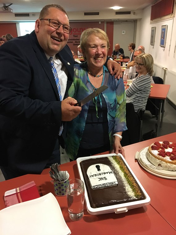 50 Jahre Sportkegeln: Der SKC Stadtmagistrat Innsbruck feiert im Jahr 2017 sein 50jähriges Bestandsjubiläum. Im Rahmen der Festveranstaltung wurden zahlreiche Mitglieder für ihre langjährige Mitarbeit von Obmann Norbert Rief geehrt. Herzlichen Glückwunsch!!!