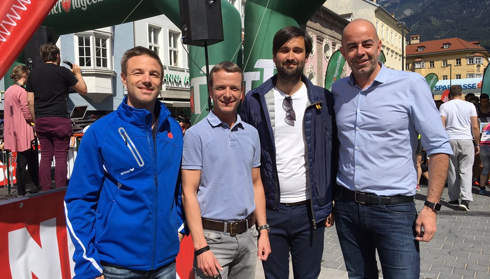 Mit Bewerben für junge, ambitionierte Läufer. Anfänger. Hobbyläufer. Für Alle. Daneben gab es die Bewegungsstraße der Sportunion Tirol rund um den Sparkassenplatz, sowie ein abwechslungsreiches Rahmenprogramm, das in Zusammenarbeit mit den Veranstaltern des Wiesenrock Festivals entstanden ist. Start und Ziel in der Maria-Theresien-Straße.