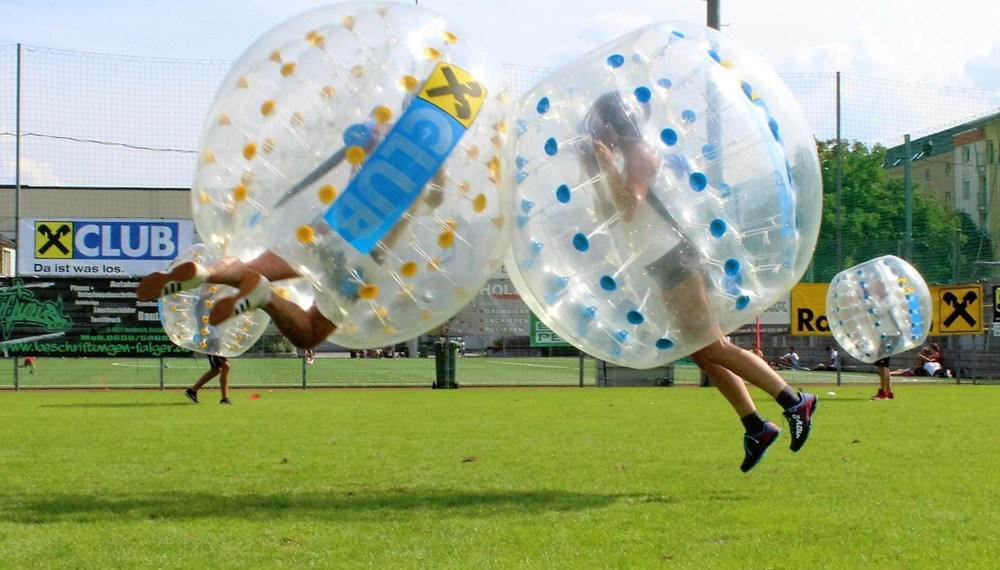 Am Samstag, den 24. Juni 2017 fand wieder das große STADTBLATT Bubble Soccer Kleinfeldturnier der SPG Innsbruck West am Sportplatz Hötting-West in Innsbruck statt. Für das Turnier könnten sich Damenmannschaften, Hobby-, oder Betriebsmannschaft anmelden !! Herzlichen Dank an die SPG Innsbruck West für das tolle Turnier.