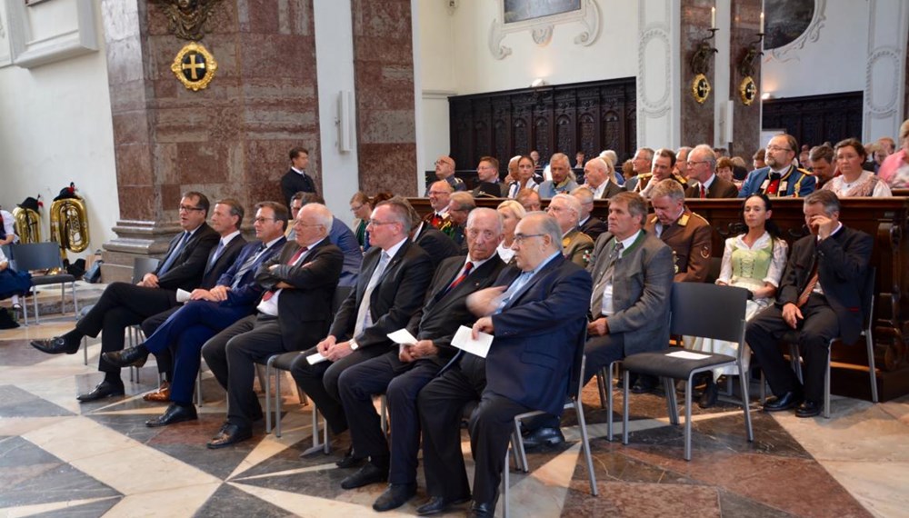 Das Herz-Jesu Feuer ist ein im 19. Jahrhundert entstandener Brauch, der auch heute noch in Tirol gepflegt wird. Als im Jahre 1796 die Napoleonischen Truppen Tirol immer näher rückten, wurde das Land in Kriegsbereitschaft versetzt. Man trat zu einem Kongress in Bozen (Südtirol) zusammen, auf dem beraten wurde, wie man vorgehen wolle. Dort fiel der Vorschlag des Stamser Abtes Sebastian Stöckl, das Land dem Schutz des Heiligsten Herzen Jesu anzuvertrauen - man hoffte auf die Hilfe Gottes. Am 1. Juni 1796 versprach man sich, dem Herz-Jesu Fest in Zukunft stets mit einem feierlichen Gottesdienst zu gedenken.