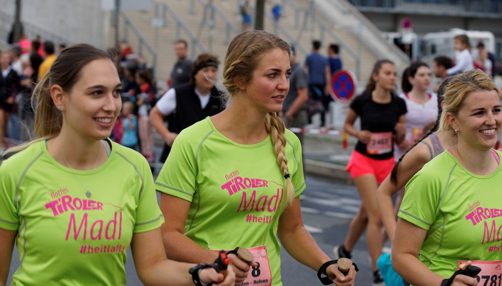 Vom Stadtmagistrat Innsbruck nahmen 22 motivierte Läuferinnen, Nordic Walkerinnen, Walkerinnen am 01. Juli am Frauenlauf in Innsbruck teil. Mit dabei war auch Bürgermeisterin Christine Oppitz-Plörer. Die fünf Kilometer lange Lauf- und Nordic Walkingstrecke führte vorbei an Triumphpforte und Annasäule quer durch die Tiroler Landeshauptstadt.