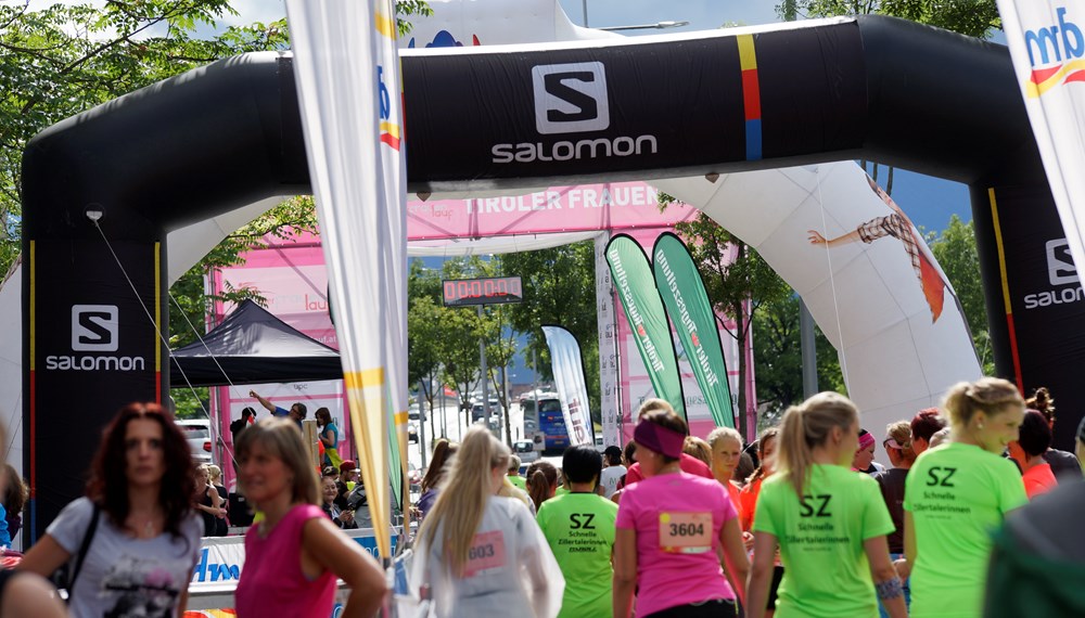 Vom Stadtmagistrat Innsbruck nahmen 22 motivierte Läuferinnen, Nordic Walkerinnen, Walkerinnen am 01. Juli am Frauenlauf in Innsbruck teil. Mit dabei war auch Bürgermeisterin Christine Oppitz-Plörer. Die fünf Kilometer lange Lauf- und Nordic Walkingstrecke führte vorbei an Triumphpforte und Annasäule quer durch die Tiroler Landeshauptstadt.