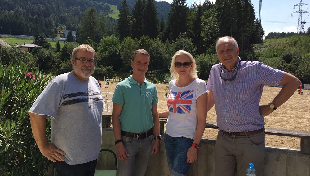 Vom 04.-06. August findet in der Reitarena Igls das jährliche Freilandspringturnier statt. Präsident Dr. Rolf Kapferer und sein Team freuen sich auf hochkarätigen Sport und Starter aus dem In- und Ausland. Neben der Tiroler Meisterschaft in der Mannschaft wird Springsport von lizenzfreien Bewerben bis zu Klasse S präsentiert.