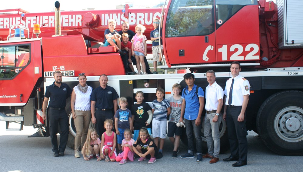 Vizebürgermeister Christoph Kaufmann besuchte die TeilnehmerInnen des Innsbrucker Ferienzuges mit Referatsleiterin Birgit Ginter.