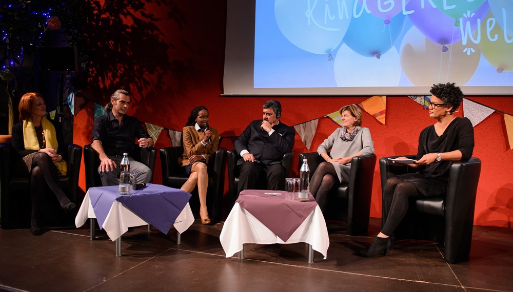 Nach mehr als drei Jahrzehnten übergab Helmut Kutin seine Funktion als Präsident und Vorsitzender des Aufsichtsrates des SOS Kinderdorfs Österreich an Irene Szimak bei einer würdevollen Feier im Innsbrucker Congress. Auch Bürgermeisterin Christine Oppitz-Plörer wohnte dem Abend „Kindsein in einer KindGERECHTen Welt“ bei.