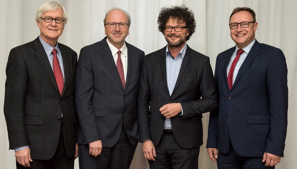 Das neue IKB-Vorstandsteam mit Vorsitzenden Helmuth Müller (2.v.li.), Thomas Pühringer, Thomas Gasser (re.) und Aufsichtsratschef Manfried Gantner (li.).