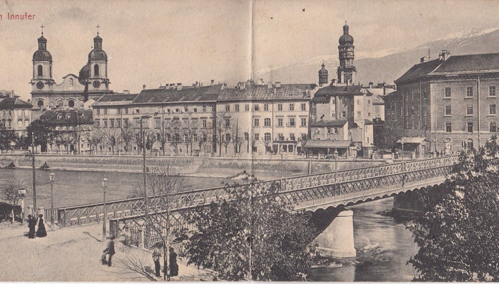 Innbrücke mit Blick auf die Altstadt. (Panoramapostkarte zwischen 1910 und 1920)
