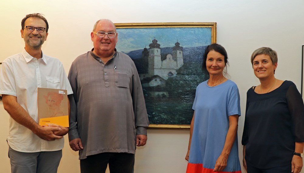 Stadträtin Uschi Schwarzl (2. v. r.) eröffnete gemeinsam mit Kurator Elio Krivdic (l.), Martin Krulis, dem Urenkel von Artur Nikodem und Renate Ursprunger (Stadtarchiv/Stadtmuseum) die Ausstellung „Artur Nikodem – Innsbruck und…“ im Stadtarchiv/Stadtmuseum.