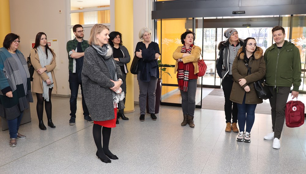 Die Mitglieder des gemeinderätlichen Ausschusses für Bildung und Gesellschaft machten sich ein Bild von der ISD-Küche im Wohnheim Reichenau.