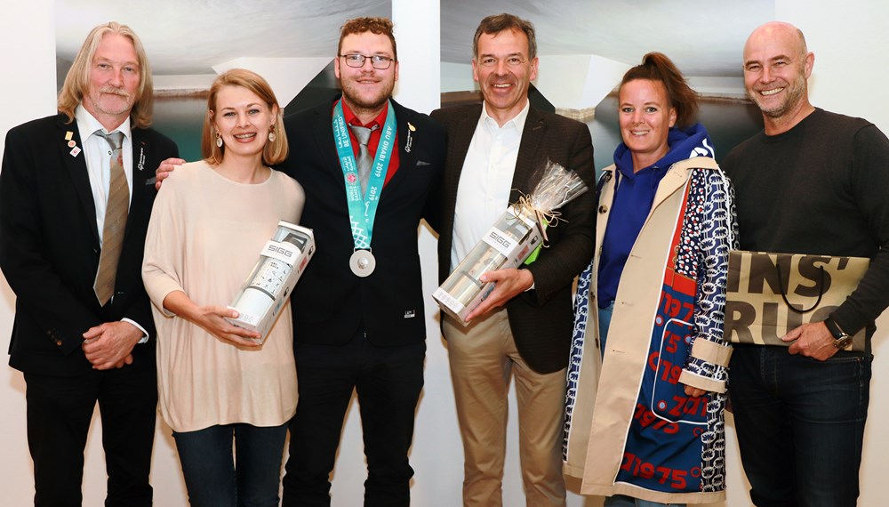 Raphael Bantner konnte als einziger Tiroler Athlet eine Medaille von den Special Olympic Games 2019 im März in Abu Dhabi mitnehmen. Der Fußball-Torhüter durfte sich mit seinem Team über Silber freuen. Bürgermeister Georg Willi, Sportstadträtin Elisabeth Mayr und Sportamtsleiter Romuald Niescher empfingen den Sportler im Rathaus und gratulierten herzlich. Bei seinem Besuch im Rathaus erzählte er von den Spielen sowie seinen Erlebnissen. Bereits jetzt freut er sich auf die nächste Austragung in Berlin 2023. Als Anerkennung bekam er ein kleines Präsent überreicht.